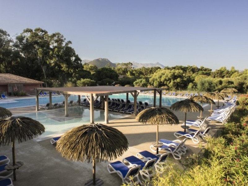 Poollandschaft - Résidence Golfe de Lozari