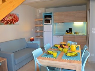 Küche mit Essbereich - La Grenadine