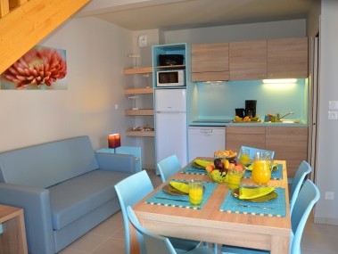 Küche mit Essbereich - La Grenadine