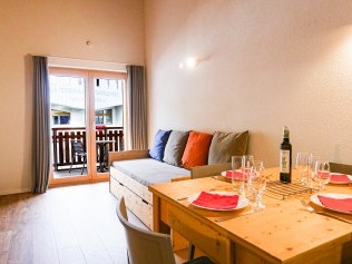 Wohnzimmer mit Essbereich - T-Resort