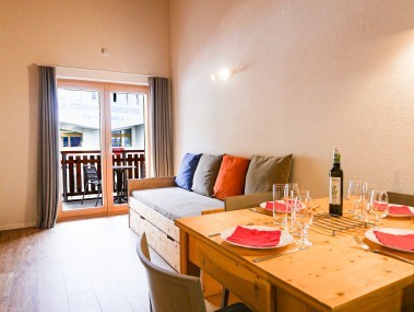 Wohnzimmer mit Essbereich - T-Resort