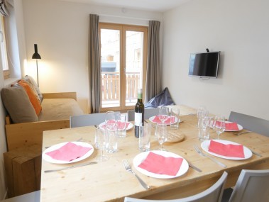 Wohnzimmer mit Essbereich - T-Resort