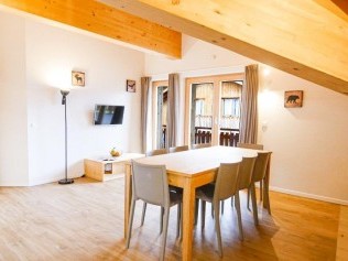 Wohnzimmer mit Essbereich - T-Resort