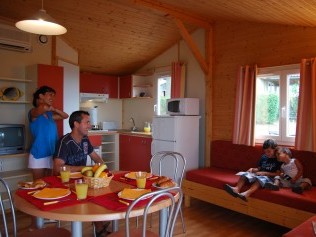 Salon avec coin repas