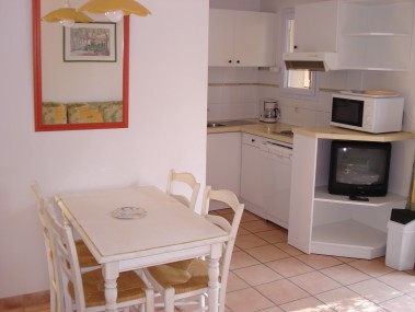 Kitchen - Résidence L'Oustal des Mers