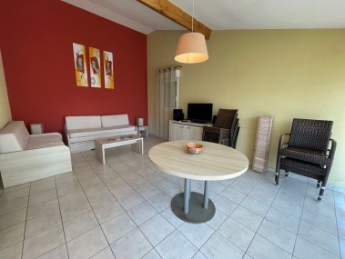 Salon avec coin repas - Mas de Torreilles