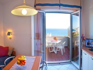 Wohnzimmer mit Essbereich - Residence Sant'Anna Pietra Ligure