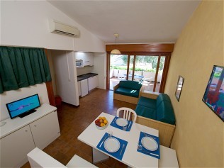 Wohnzimmer mit Essbereich - Residence Solemaremma