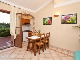 Wohnzimmer mit Essbereich - Residence Baia delle Palme