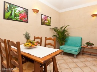 Wohnzimmer mit Essbereich - Residence Baia delle Palme