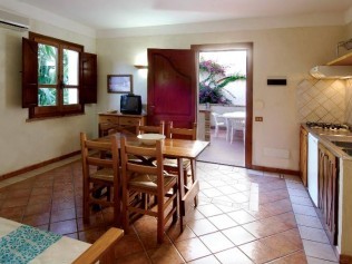 Wohnzimmer mit Essbereich - Residence Baia delle Palme