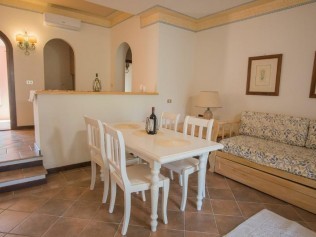 Wohnzimmer mit Essbereich - Residenz Il Giardino degli Oleandri