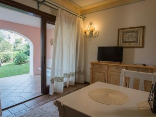 Wohnzimmer mit Essbereich - Residenz Il Giardino degli Oleandri