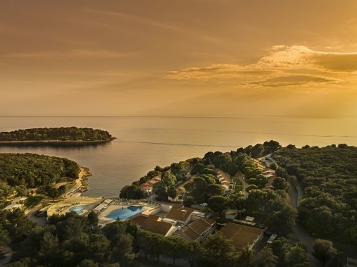 Ferienanlage aus der Vogelperspektive - Resort Petalon