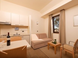 Wohnzimmer mit Essbereich - Resort Petalon