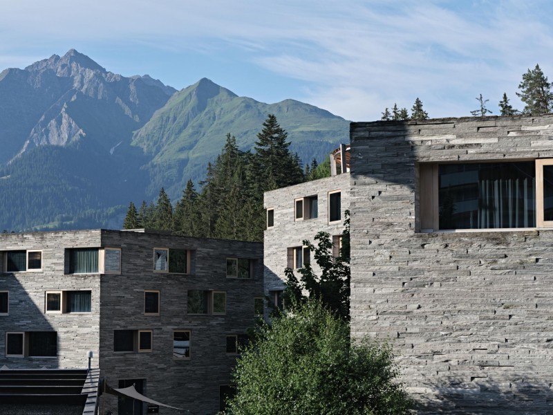 Aussenansicht im Sommer - rocksresort