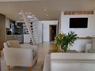 Wohnzimmer mit Essbereich - Santa Giulia Palace