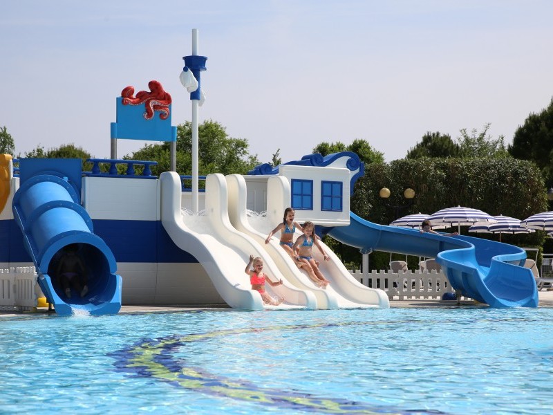 Piscina per grandi e piccoli nuotatori - Sant'Angelo Village