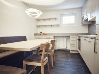 Küche mit Essbereich - Solaria Serviced Apartments