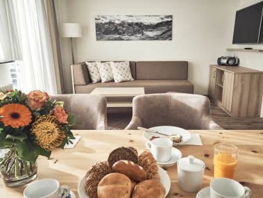 Wohnzimmer mit Essbereich - Solaria Serviced Apartments