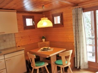 Küche mit Essbereich - Sport Resort Fiesch