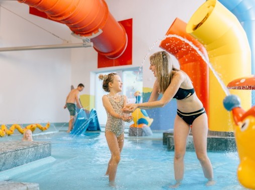 Swimming Pool - Swiss Holiday Park Morschach