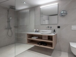 Panorama Familienzimmer Design mit Terrasse