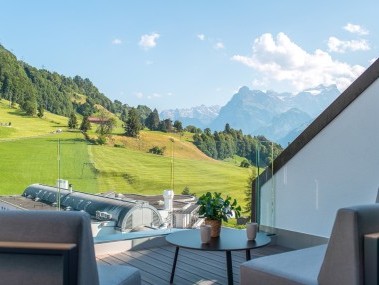 Panorama Familienzimmer Design mit Terrasse