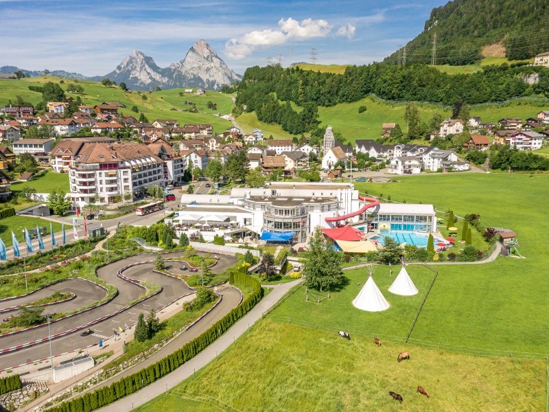 Exterior view in summer - Swiss Holiday Park