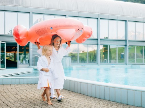 Swimming Pool - Swiss Holiday Park Morschach