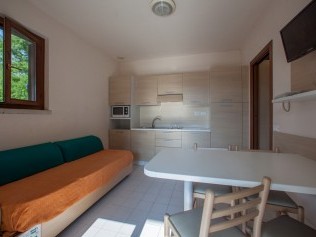 Wohnzimmer mit Essbereich - The Garda Village Camping