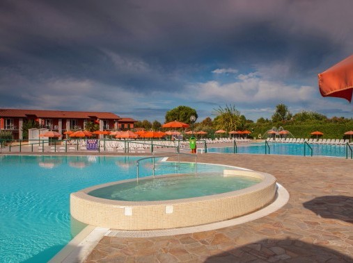 Schwimmbad für kleine und grosse Wasserratten - The Garda Village Camping