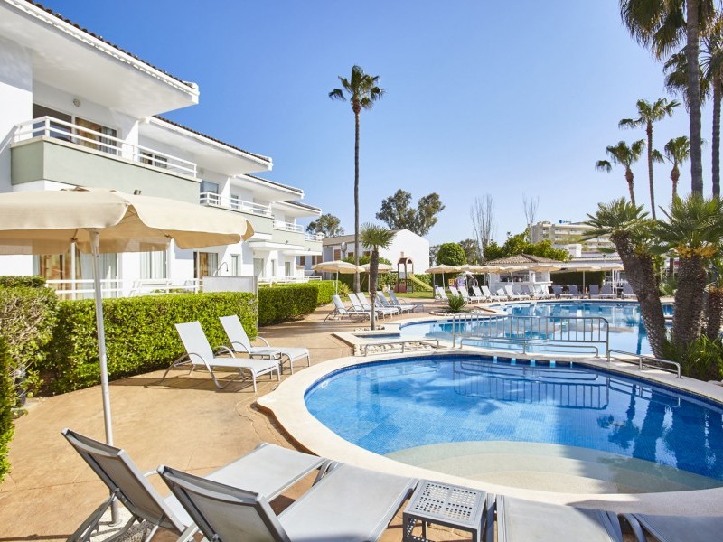 Pool - Universal Aparthotel Elisa - Playa de Muro/Alcudia Mallorca