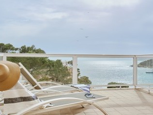 Balkon mit Blick aufs Meer - Universal Aparthotel Don Camillo