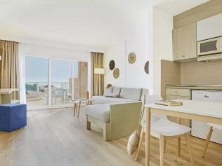 Wohnzimmer - Universal Aparthotel Don Camillo