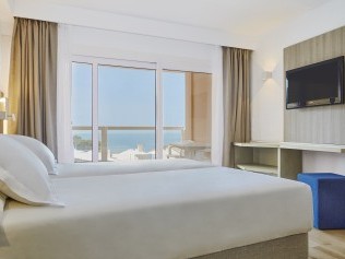 Wohn- und Schlafzimmer - Universal Aparthotel Don Camillo