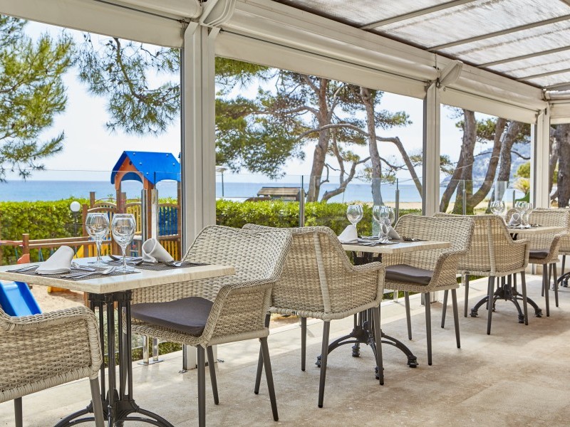 Restaurant - Universal Hotel Laguna