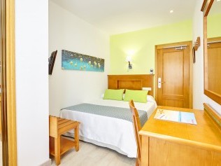 Wohn- und Schlafzimmer - Universal Hotel/Appartement Laguna