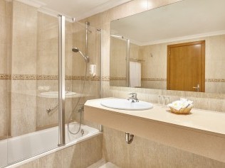 Badezimmer - Universal Hotel Castell Royal