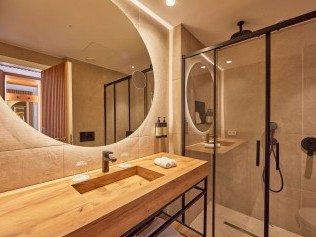 Badezimmer - Universal Hotel Grand Léon & Spa