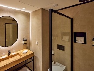 Badezimmer - Universal Hotel Grand Léon & Spa