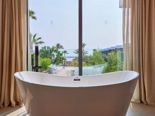 Badezimmer - Universal Hotel Grand Léon & Spa