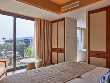 Wohn- und Schlafzimmer - Universal Hotel Grand Léon & Spa