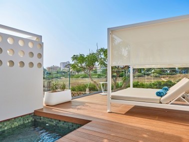 Terrasse mit privatem Pool - Universal Hotel Grand Léon & Spa