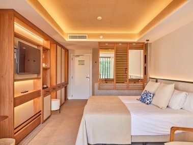 Wohn- und Schlafzimmer - Universal Hotel Grand Léon & Spa