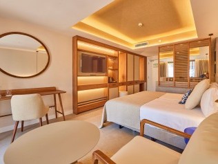 Wohn- und Schlafzimmer - Universal Hotel Grand Léon & Spa