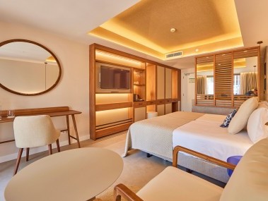 Wohn- und Schlafzimmer - Universal Hotel Grand Léon & Spa