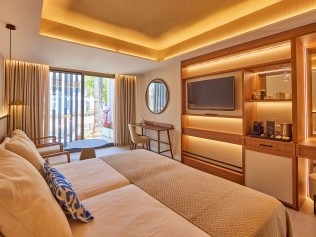 Wohn- und Schlafzimmer - Universal Hotel Grand Léon & Spa