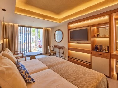 Wohn- und Schlafzimmer - Universal Hotel Grand Léon & Spa