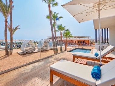 Terrasse mit privatem Pool - Universal Hotel Grand Léon & Spa